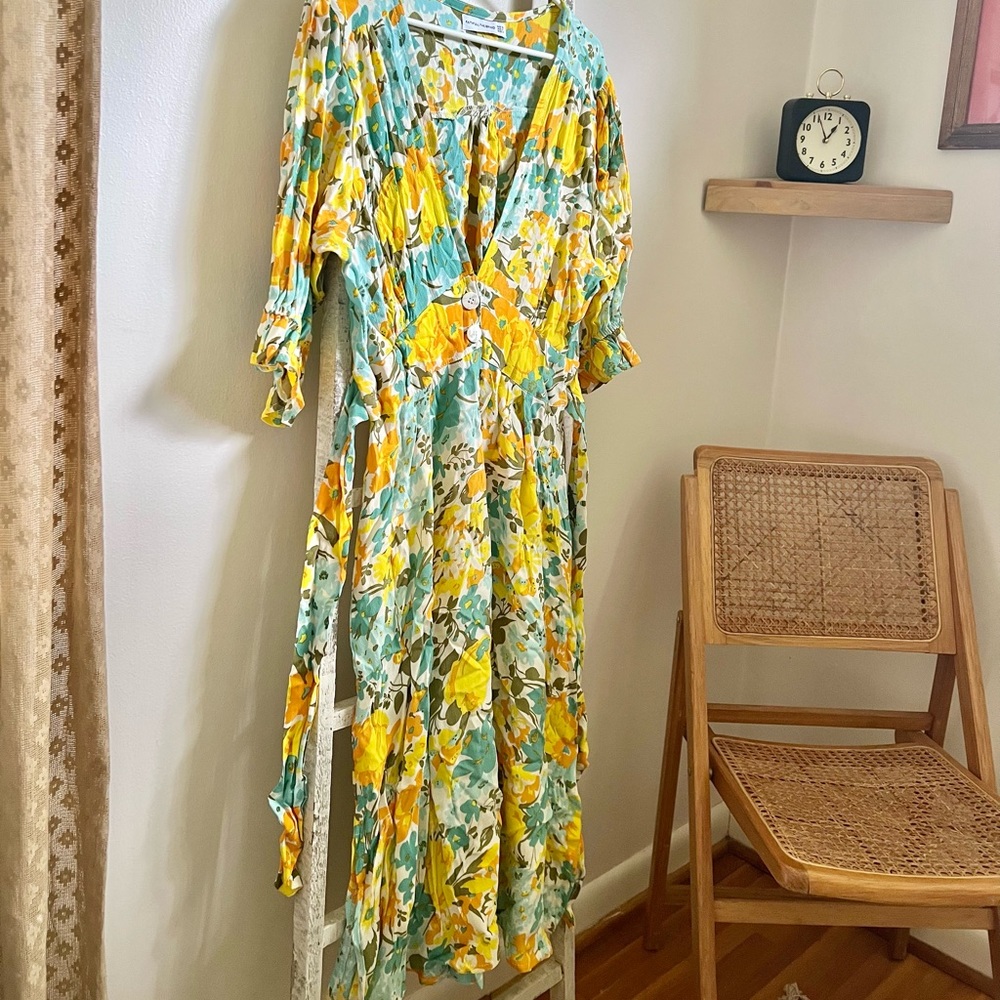 🌼Faithfull The Brand Groovy Floral Midi Dress🌼